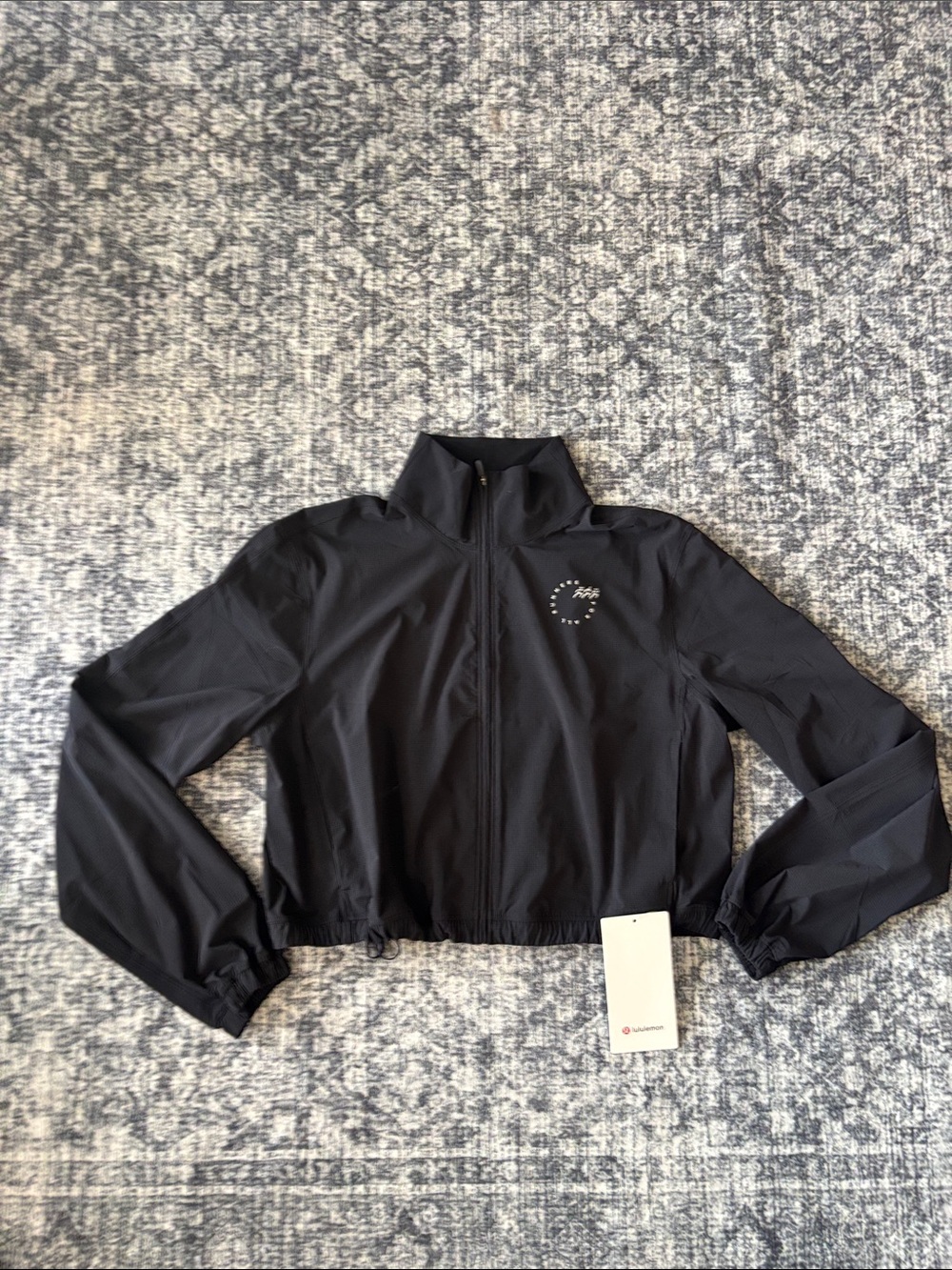 NEW Lululemon Women’s Run Crew Graphic Cinch-Hem Jacket - size small - black
